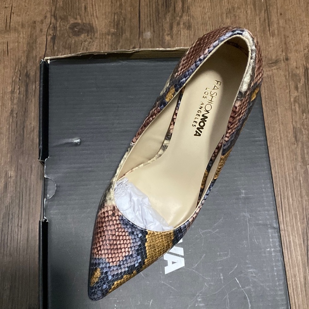 These pumps are breathtaking, brand new, classy, multi colored